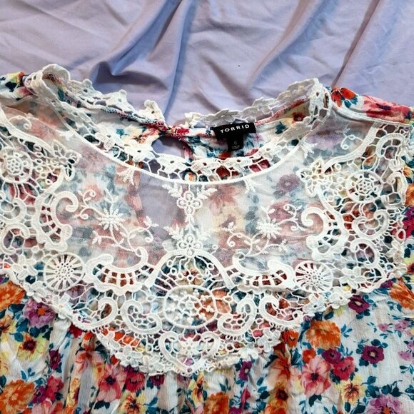 Torrid PLUS SIZE 6 Floral Chiffon Rayon Blouse with mesh and embroidered accents - Picture 3 of 13
